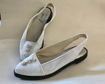 Almond toe white 80s vintage genuine leather slingbacks featuring decorative buttons and black contrasting rubber sole EUR 38.5 -US 8 - UK 6