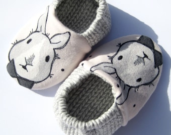 babies&minis "bunny and dots - rose" - cute baby shoes made of organic cotton-jersey by Hamburger Liebe - reversible crawling shoes for babies