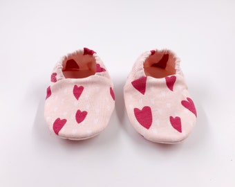 babies&minis "hearts" - cute baby shoes made of organic cotton jersey - crawling shoes for babies