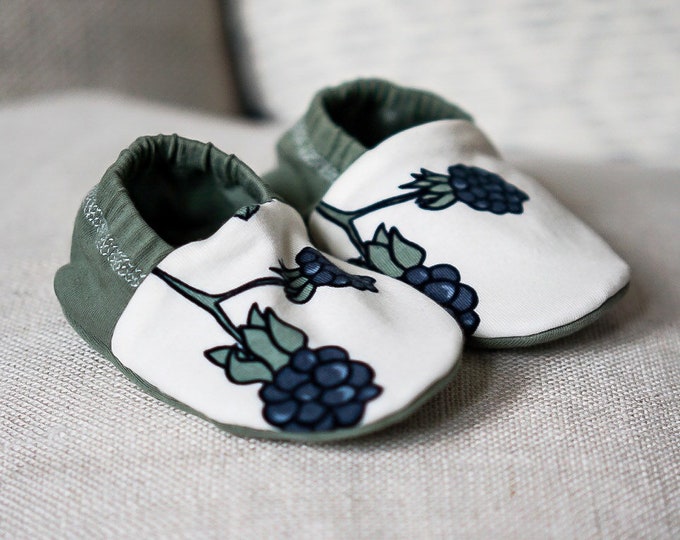 Featured listing image: babies&minis "blackberries" - cute baby shoes made of organic cotton-jersey by elvelyckan design with blackberries - crawling shoes babies