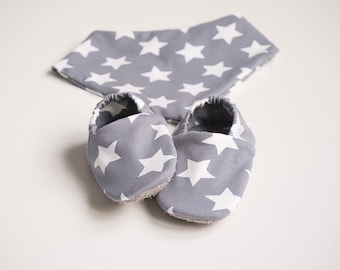 babies&minis "stars" set - baby shoes and triangular scarf - made of cotton jersey