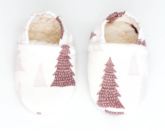 babies&minis "snow tree" - cute baby shoes made of organic cotton jersey by elvelyckan design with pink fir trees - crawling shoes babies