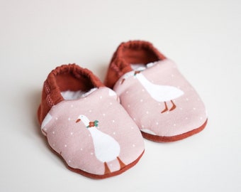 babies&minis "goose and flowers" - cute baby shoes made of premium cotton-jersey - crawling shoes babies