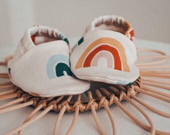 babies&minis "rainbow" - cute baby shoes made of organic cotton-jersey by elvelyckan design - crawling shoes for babies