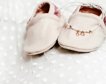 babies&minis "born to shine" - cute baby shoes made of organic cotton jersey by elvelyckan design - crawling shoes for babies for baptism, wedding