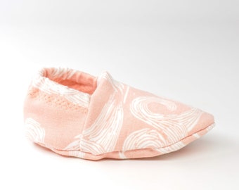 babies&minis "rosé waves" - cute baby shoes made of organic cotton jersey by elvelyckan design - crawling shoes for babies