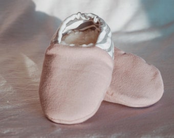 babies&minis "Zebra Dusky Pink" - cute baby shoes with zebra pattern made of organic cotton jersey - crawling shoes for babies