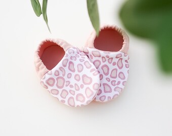 babies&minis "rose leo" - cute baby shoes made of organic cotton jersey by lillestoff - crawling shoes for babies