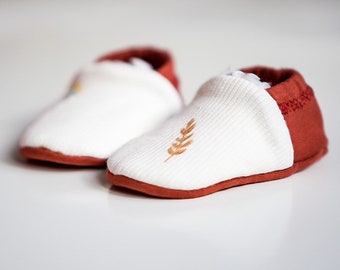 babies&minis "fall adventure" - cute baby shoes made of organic ribbed Knit jersey by elvelyckan design - crawling shoes babies