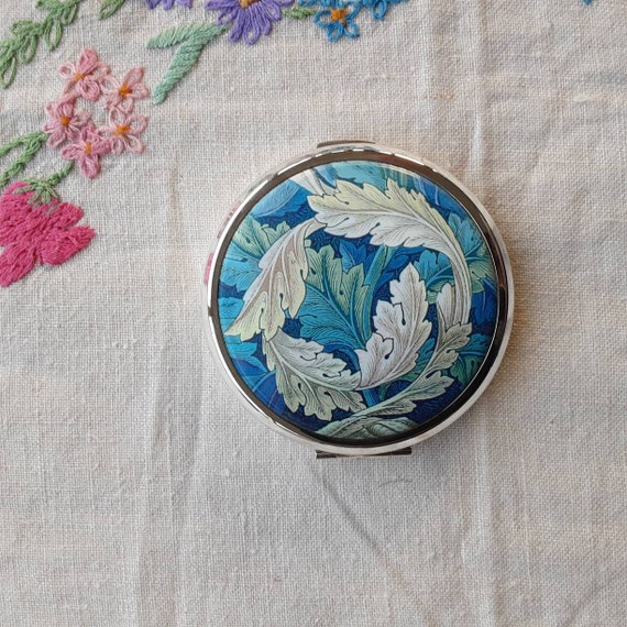 Stylish unused William Morris Stratton compact