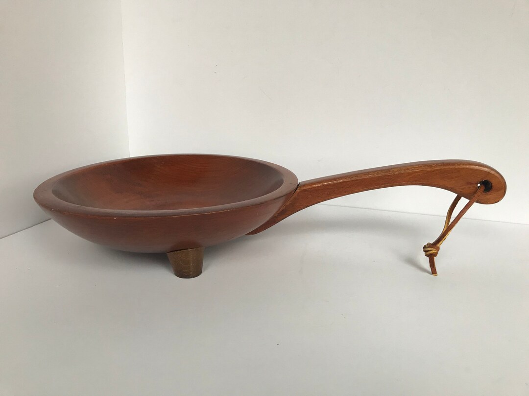 Vintage Munising Wood Footed Bowl With Handle by P