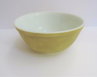 Vintage Pyrex 403 Verde Avocado Green Mixing Bowl Opalware 1960s 2.5 Quart BigMuddyVintageShop L