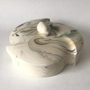 Ceramic Marbled Swirl Glaze Lidded Serving Bowl, Trefoil Spiral Hobbyist Ceramic Nut Dish