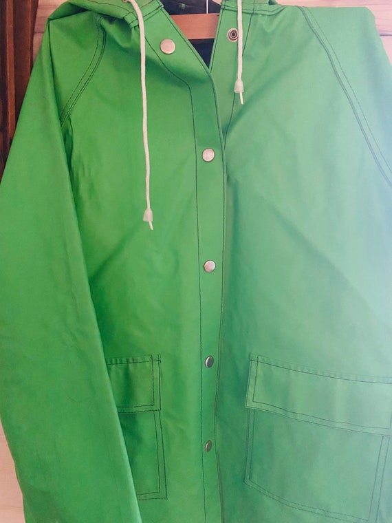 Green raincoat Gem