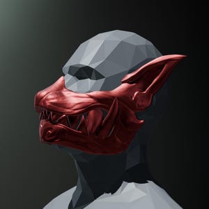 Könnte beinhalten: Eine rote Maske mit aufwendigem Design, scharfen Zähnen und spitzen Ohren. Die Maske ist eine stilisierte Darstellung einer mythischen Kreatur, möglicherweise ein Dämon oder ein Tier. Die Maske wird auf einem grauen, polygonalen Kopf getragen.