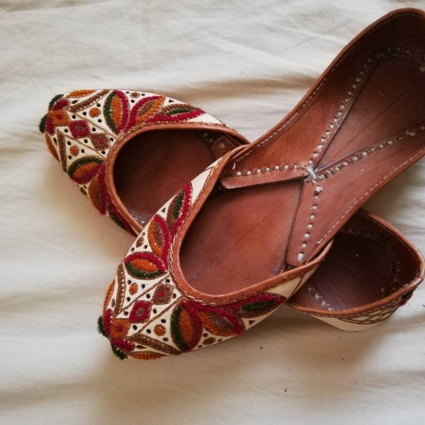 Women's Vintage Embroided Flats Sandals Handmade - size 7