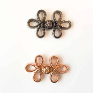 Cloak Clasp "Plus"