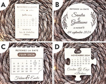Puede incluir: Anuncios de boda de madera con detalles de calendario. Uno es rectangular con julio de 2024, otro es redondo con nombres y una fecha, un tercero es rectangular con junio de 2024, y el último es una pieza de rompecabezas con noviembre de 2024.