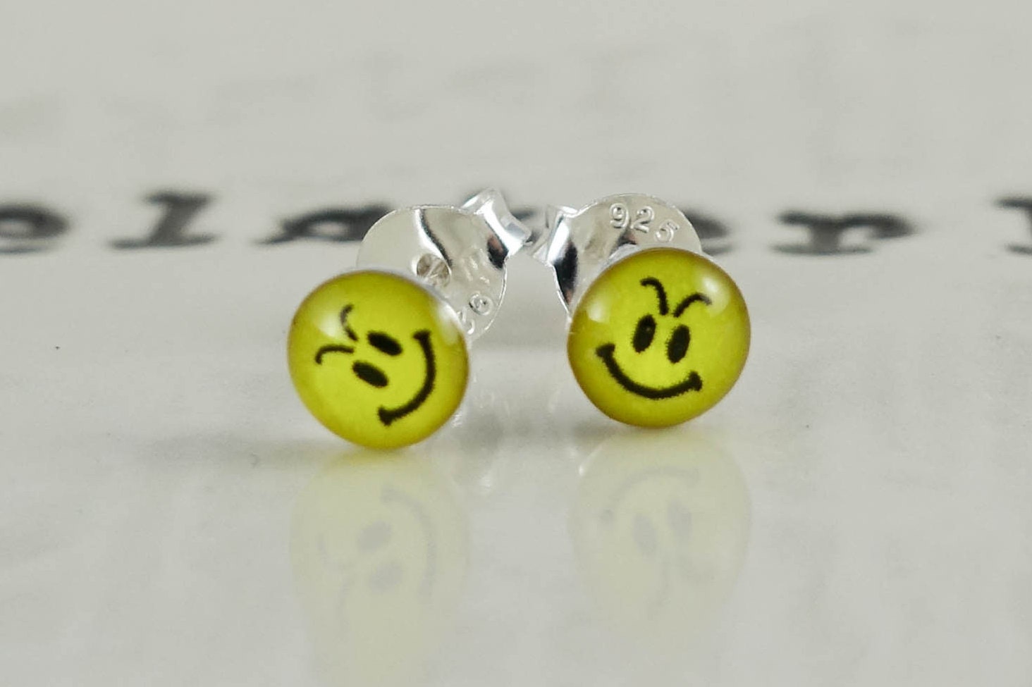 925 Sterling Silver Enameled Happy Face Post Earrings 925 Sterling Silver Enameled Happy Face Post Earrings