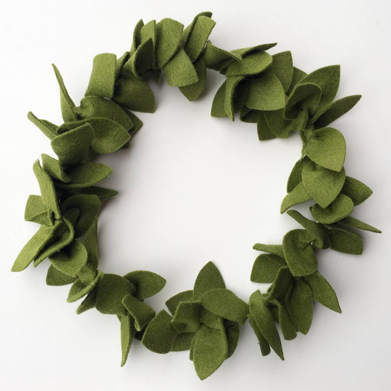Christmas Magnolia Wreath Magnolia Wreath with Berries Christmas Wreath Small Magnolia Felt Leaf Wreath