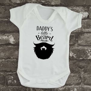 Daddy's Beard Puller, Father's day Gift, Hipster Baby, Beard Baby grow, Baby Shower, Newborn Body Suit, Funny Baby Gift, New Dad, New Mum, White