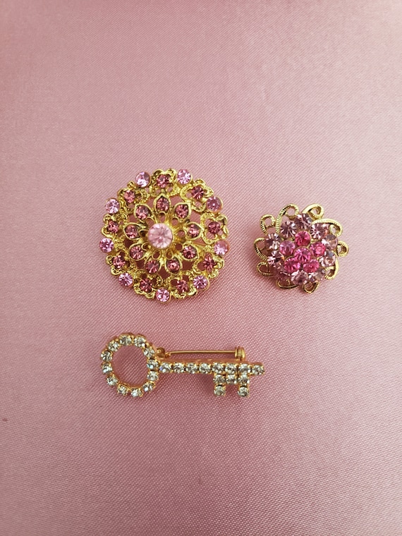 Antique Pink and Gold Rhinestone Filigree Brooche… - image 1