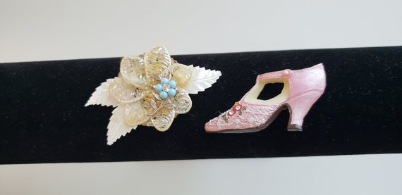 Pink and White Victorian Brooch Pins - White and … - image 3