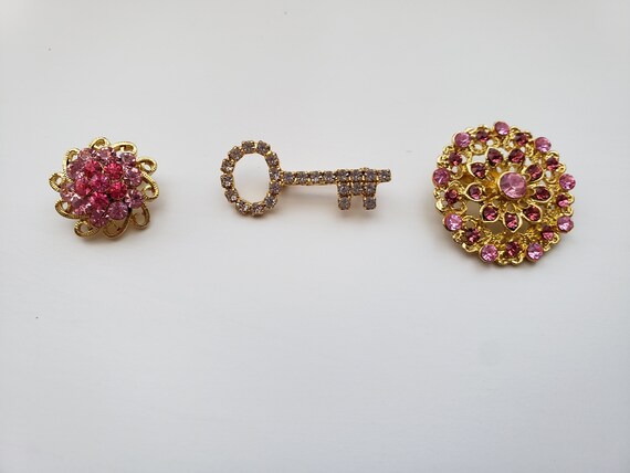 Antique Pink and Gold Rhinestone Filigree Brooche… - image 9