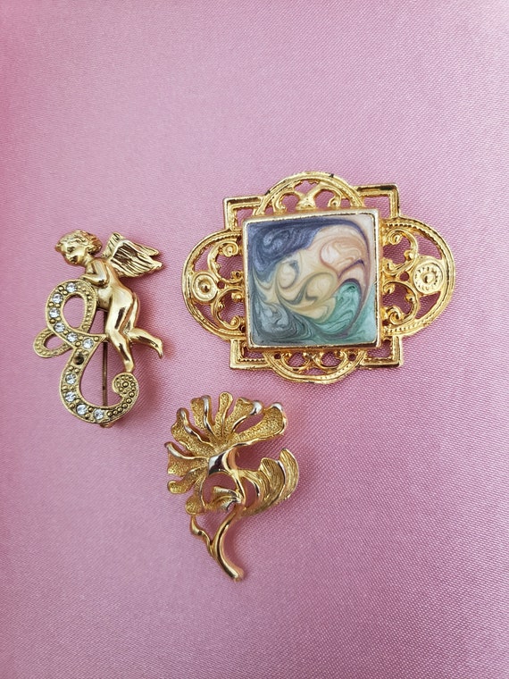Antique Victorian Gold Pins / Brooches - Gold Flow