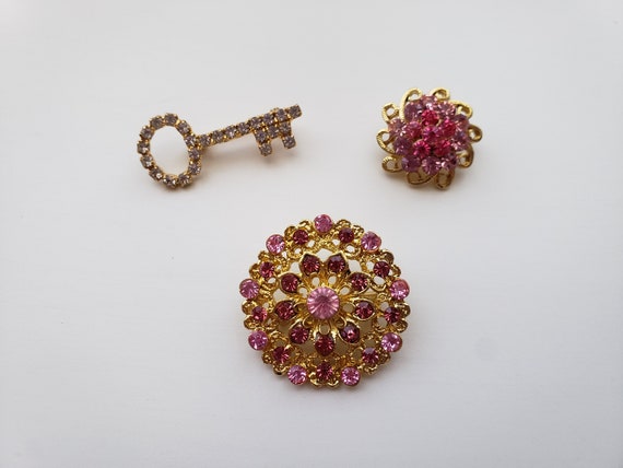 Antique Pink and Gold Rhinestone Filigree Brooche… - image 3