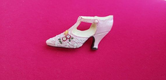 Pink and White Victorian Brooch Pins - White and … - image 5