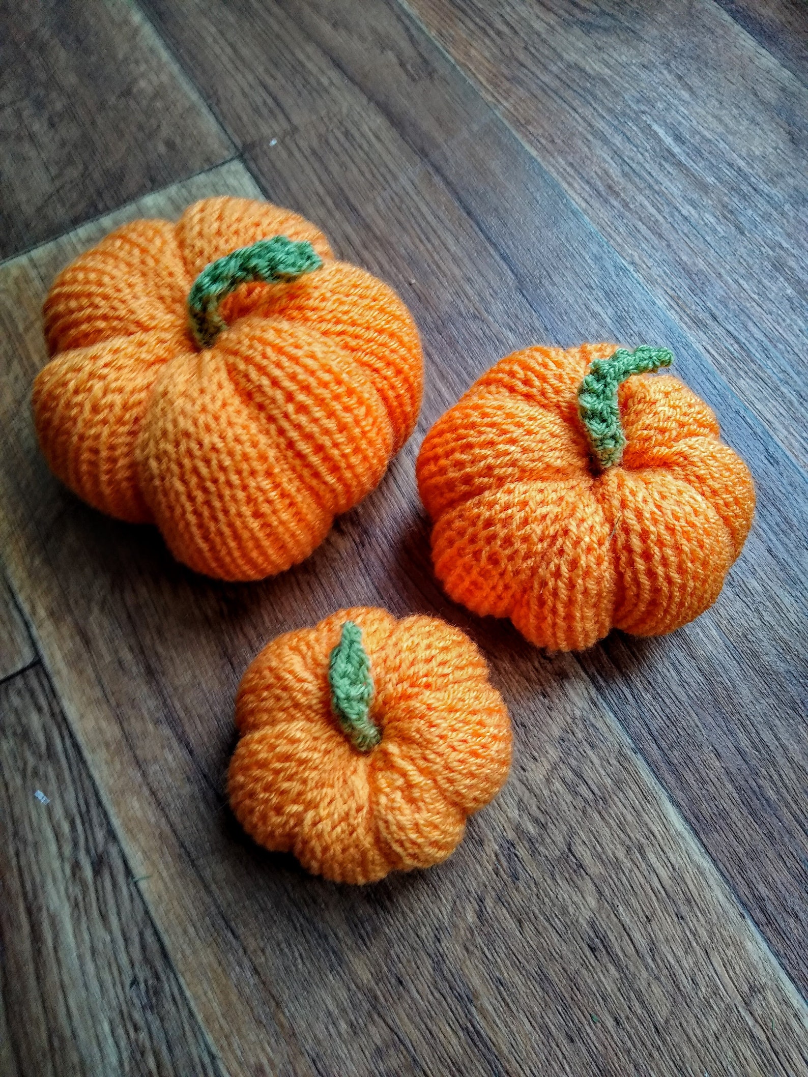 3 Knitted Pumpkins small pumpkin Medium pumpkin Large Etsy