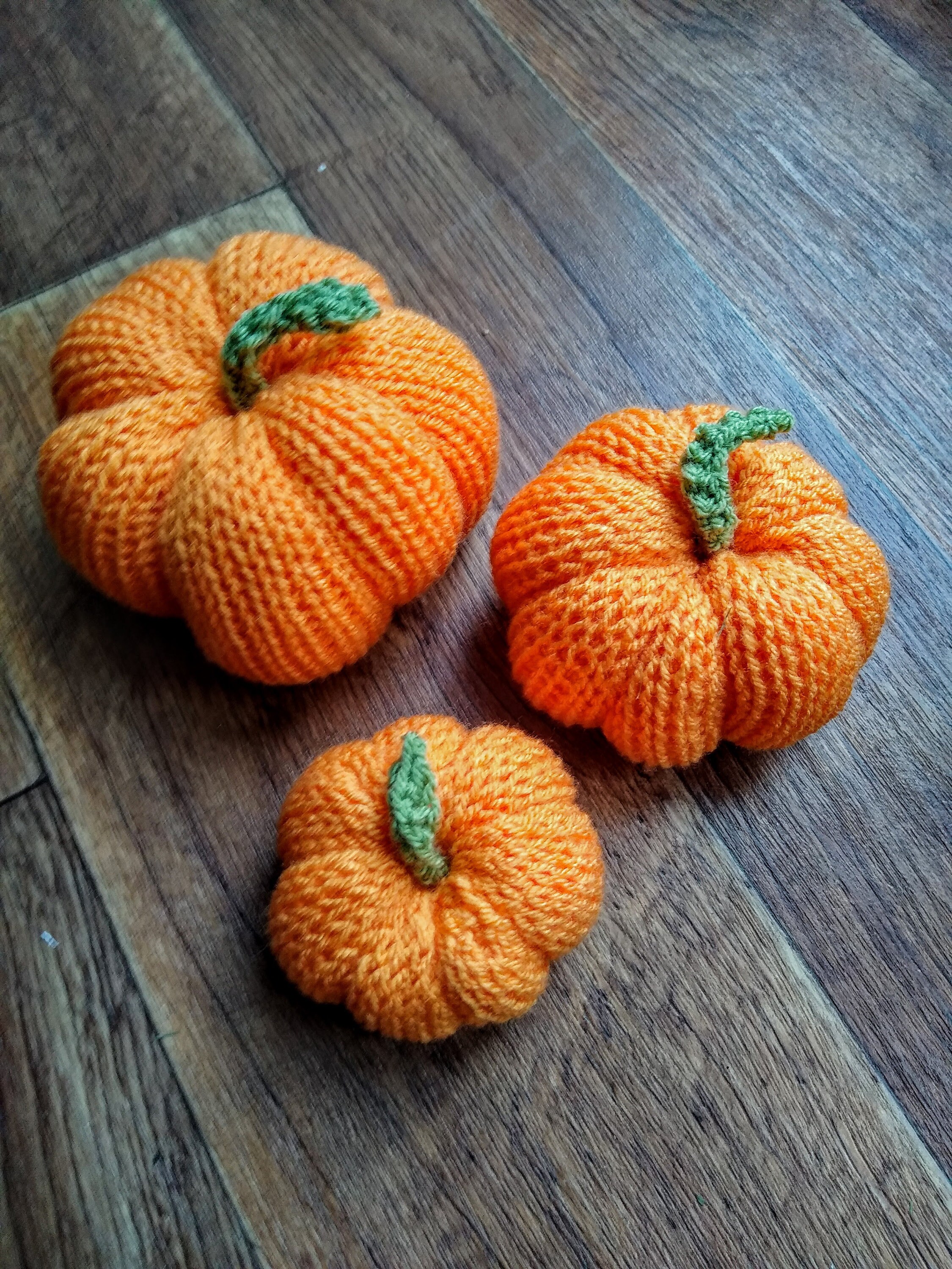 3 Knitted Pumpkins Small Pumpkin Medium Pumpkin Large Etsy