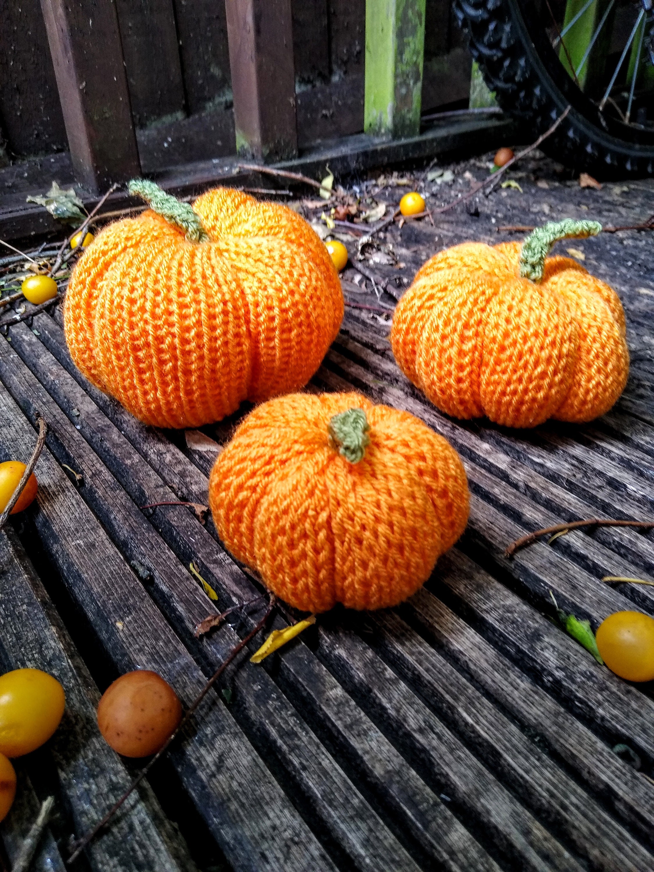 3 Knitted Pumpkins small pumpkin Medium pumpkin Large Etsy