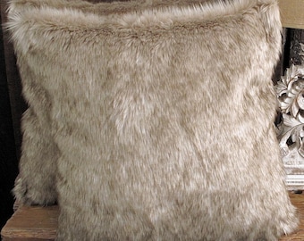 Tundra Wolf Kunstpelz Kissenbezug, Beige Kissenbezüge in 3 Größen