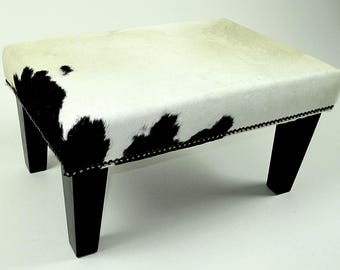 Poggiapiedi in pelle di mucca color crema e nero 325: poggiapiedi in vera pelle e pelo, 24" x 16"