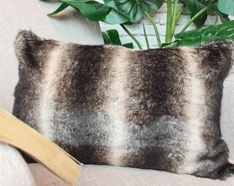 Dunkel Chinchilla Kunstpelz Rechteckige Kissenbezüge | Luxus Gestreiftes Fellkissen
