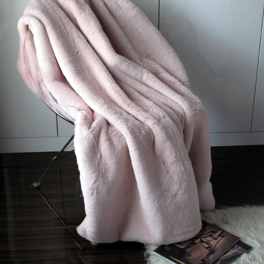 Luxurious faux fur fabric, imitation mink, cream pink 