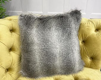 Opossum Stripe Kunstpelz Kissenbezug, gestreifte graue Dekokissen, passender Überwurf verfügbar