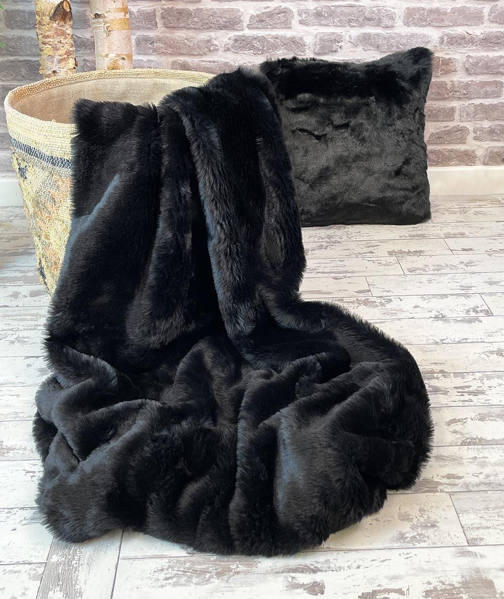 Faux Fur Throw Black Panther With Grey Faux-suede Lining in a