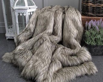 Raccoon Faux Fur Bed Runner | Long Hair, Ivory Lining (92x250cm)