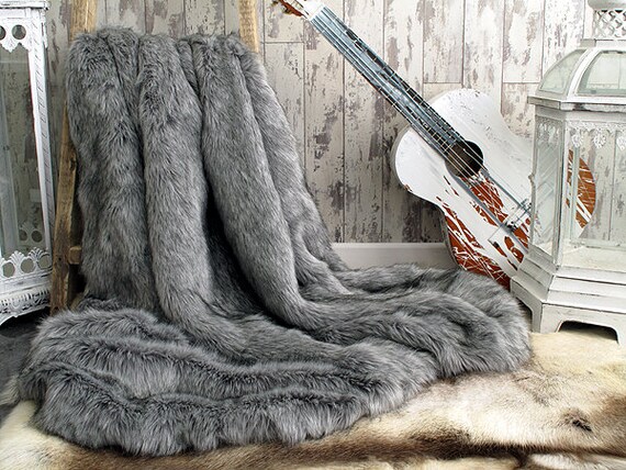 Grey Squirrel Faux Fur Throw in verschillende maten. Langharige
