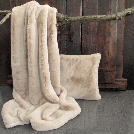 Lussuosa coperta in pelliccia sintetica beige Richmond / coperta pelosa  beige / coperta in pelliccia sintetica beige / retro in pelle scamosciata  finta avorio / coperta per divano / coperta per letto -  Italia