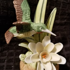 Hummingbird Figurine Birds in  Flight royal heritage