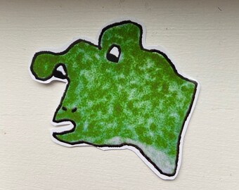 Puede incluir: Una criatura de dibujos animados verde con una cabeza grande y un cuerpo pequeño. La criatura tiene una boca grande abierta y un solo ojo. La criatura está dibujada en un estilo de dibujos animados simple.