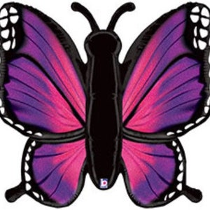 Pu&ograve; includere: Palloncino a forma di farfalla con corpo e antenne nere. Le ali presentano un gradiente di viola e rosa, con dettagli neri e bianchi. Ideale per feste e celebrazioni.