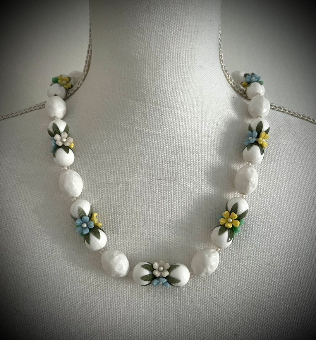 Mid Century Molded Plastic Flowers Necklace Etsy