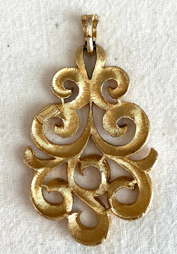 Crown Trifari Textured Gold Tone Statement Pendant - image 3