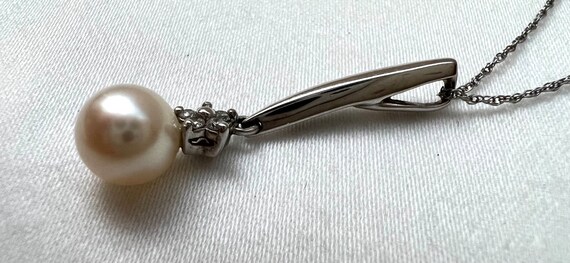 10k White Gold Pearl Diamond Pendant Necklace - image 3