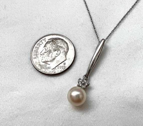 10k White Gold Pearl Diamond Pendant Necklace - image 5